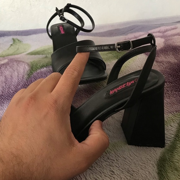 Wild Diva Ankle Strap Block Heeled Sandal - Picture 7 of 10